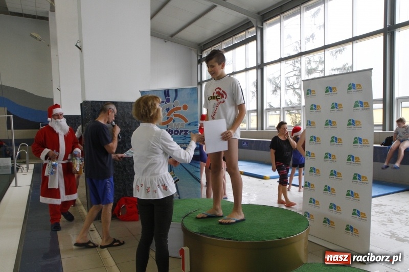 Zdjęcie w galerii na portalu naszraciborz.pl: Mikołajkowe Zawody Pływackie w ZSOMS wiadomości z regionu