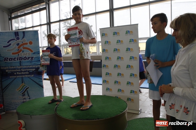 Zdjęcie w galerii na portalu naszraciborz.pl: Mikołajkowe Zawody Pływackie w ZSOMS wiadomości z regionu