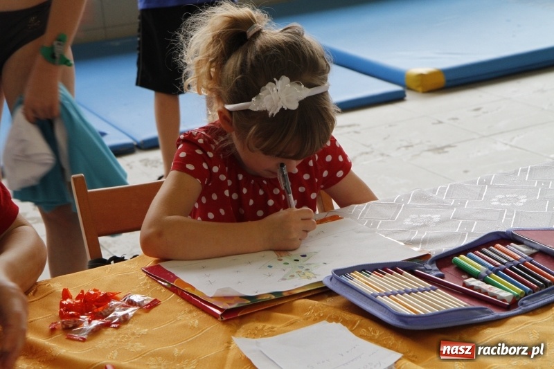 Zdjęcie w galerii na portalu naszraciborz.pl: Mikołajkowe Zawody Pływackie w ZSOMS wiadomości z regionu