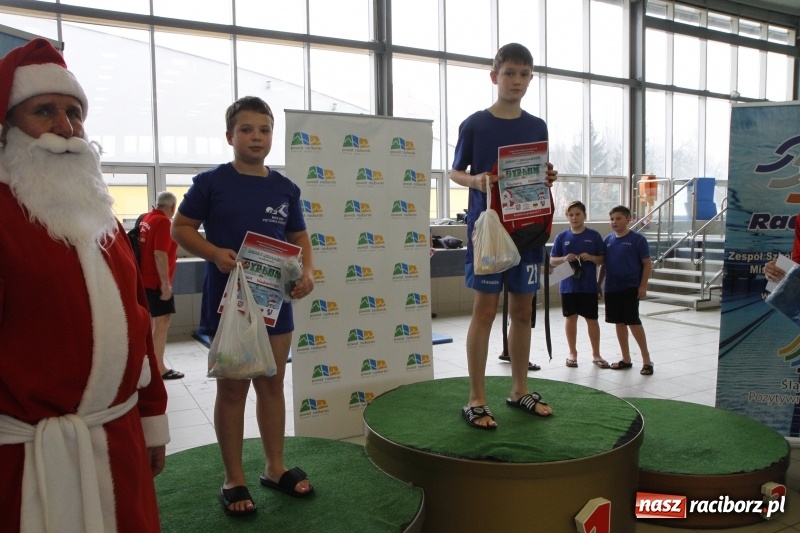 Zdjęcie w galerii na portalu naszraciborz.pl: Mikołajkowe Zawody Pływackie w ZSOMS wiadomości z regionu