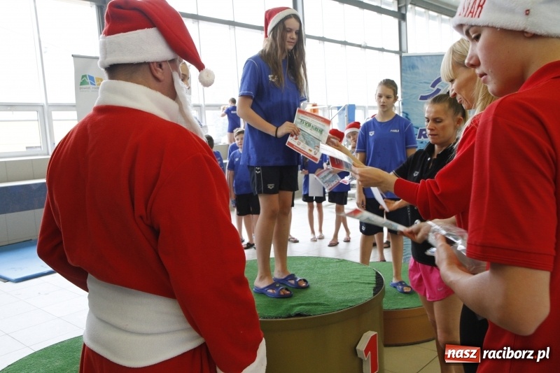 Zdjęcie w galerii na portalu naszraciborz.pl: Mikołajkowe Zawody Pływackie w ZSOMS wiadomości z regionu