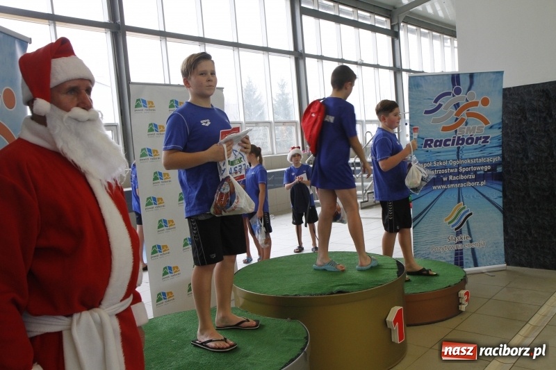 Zdjęcie w galerii na portalu naszraciborz.pl: Mikołajkowe Zawody Pływackie w ZSOMS wiadomości z regionu