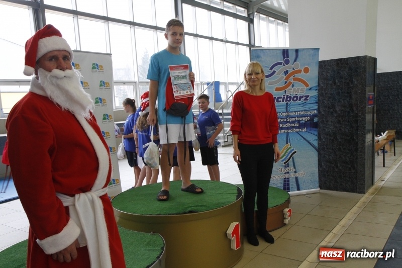 Zdjęcie w galerii na portalu naszraciborz.pl: Mikołajkowe Zawody Pływackie w ZSOMS wiadomości z regionu