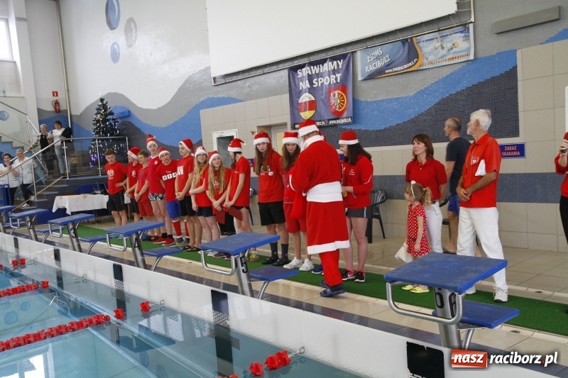 Zdjęcie w galerii na portalu naszraciborz.pl: Mikołajkowe Zawody Pływackie w ZSOMS wiadomości z regionu