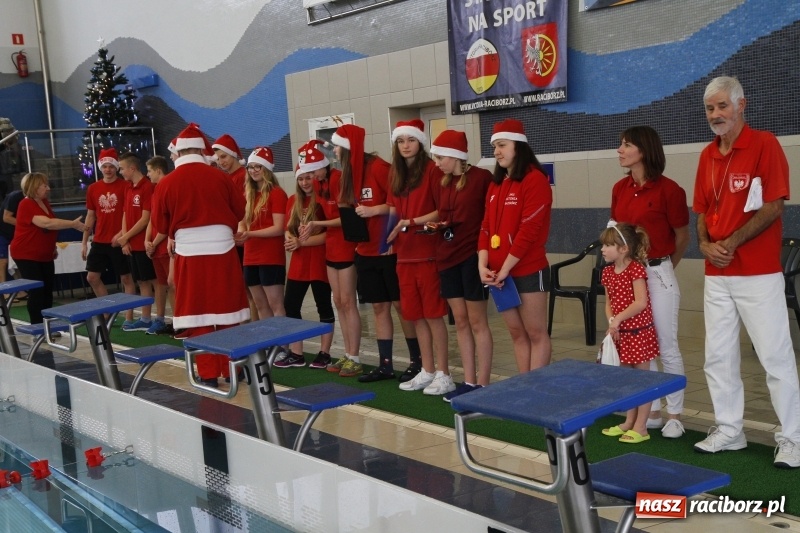 Zdjęcie w galerii na portalu naszraciborz.pl: Mikołajkowe Zawody Pływackie w ZSOMS wiadomości z regionu