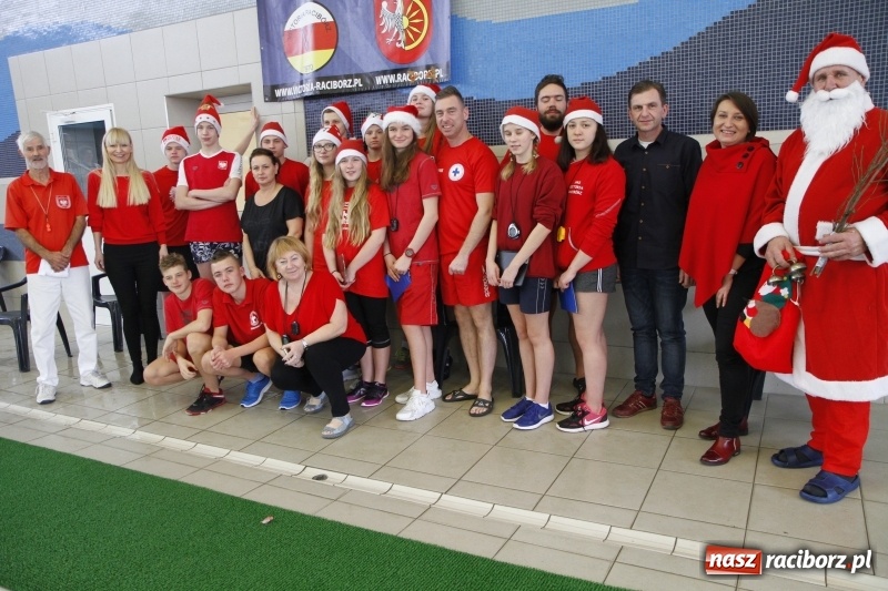 Zdjęcie w galerii na portalu naszraciborz.pl: Mikołajkowe Zawody Pływackie w ZSOMS wiadomości z regionu