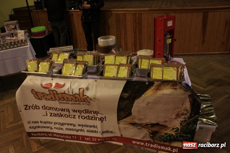 Zdjęcie w galerii na portalu naszraciborz.pl: Aromatycznie, smacznie i przyjemnie. Warsztaty wędzenia w Miejskim Ośrodku Kultury w Krzanowicach wiadomości z regionu