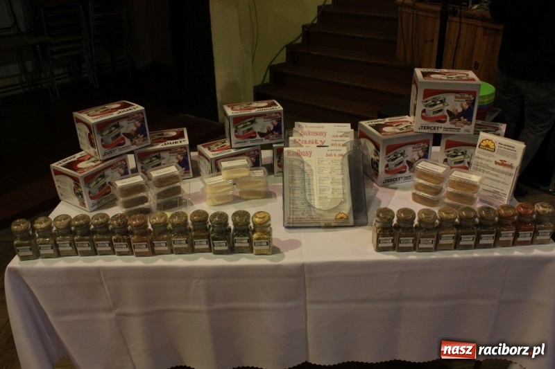 Zdjęcie w galerii na portalu naszraciborz.pl: Aromatycznie, smacznie i przyjemnie. Warsztaty wędzenia w Miejskim Ośrodku Kultury w Krzanowicach wiadomości z regionu