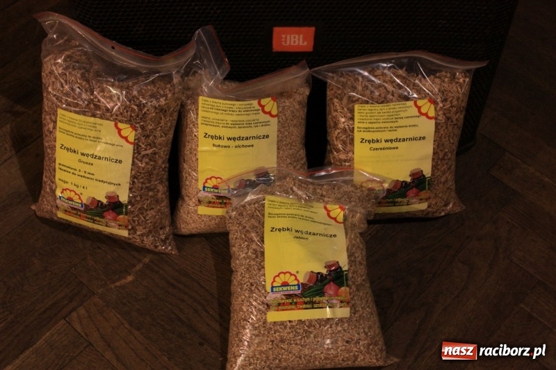 Zdjęcie w galerii na portalu naszraciborz.pl: Aromatycznie, smacznie i przyjemnie. Warsztaty wędzenia w Miejskim Ośrodku Kultury w Krzanowicach wiadomości z regionu