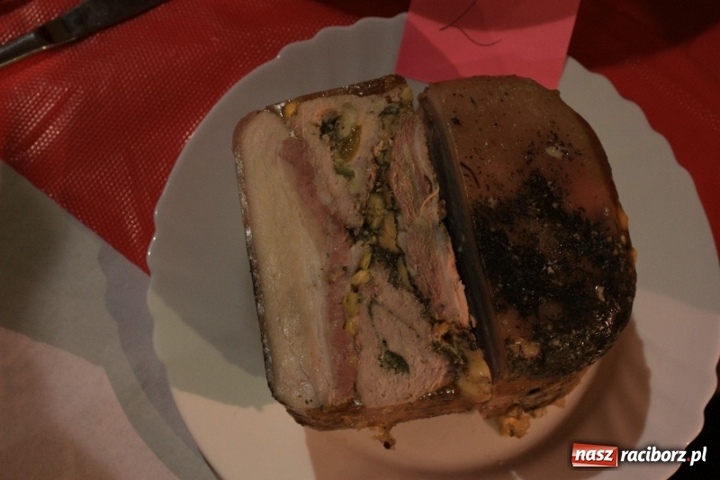 Zdjęcie w galerii na portalu naszraciborz.pl: Aromatycznie, smacznie i przyjemnie. Warsztaty wędzenia w Miejskim Ośrodku Kultury w Krzanowicach wiadomości z regionu