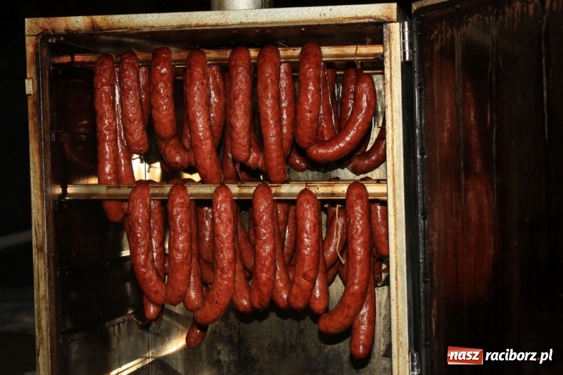 Zdjęcie w galerii na portalu naszraciborz.pl: Aromatycznie, smacznie i przyjemnie. Warsztaty wędzenia w Miejskim Ośrodku Kultury w Krzanowicach wiadomości z regionu