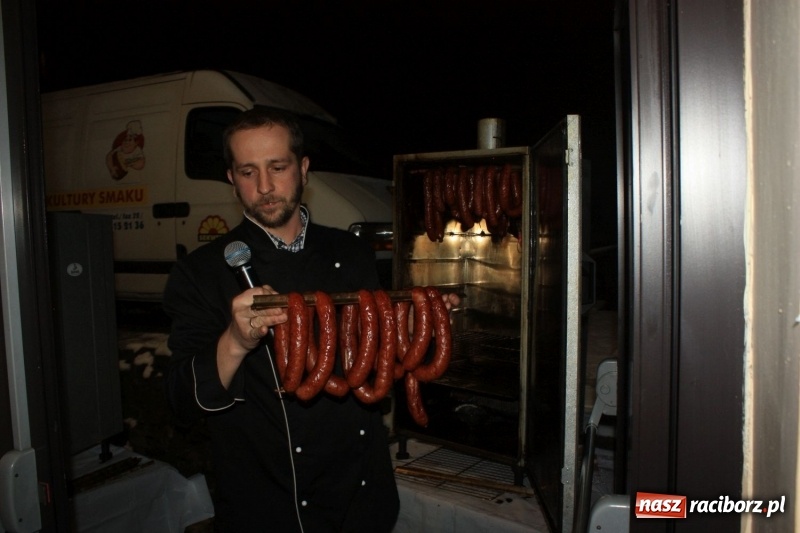 Zdjęcie w galerii na portalu naszraciborz.pl: Aromatycznie, smacznie i przyjemnie. Warsztaty wędzenia w Miejskim Ośrodku Kultury w Krzanowicach wiadomości z regionu