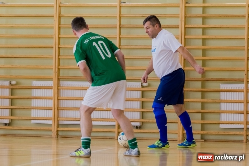 Zdjęcie w galerii na portalu naszraciborz.pl: Sędziowie z Raciborza najlepsi w II Memoriale Oldboyów im. Jana Staniendy  wiadomości z regionu
