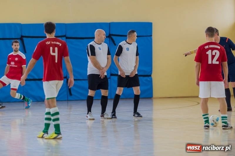 Zdjęcie w galerii na portalu naszraciborz.pl: Sędziowie z Raciborza najlepsi w II Memoriale Oldboyów im. Jana Staniendy  wiadomości z regionu