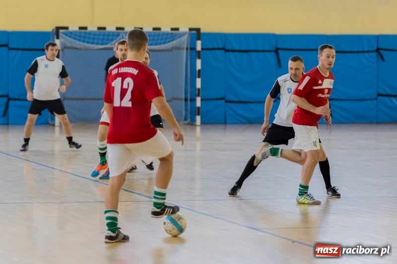 Zdjęcie w galerii na portalu naszraciborz.pl: Sędziowie z Raciborza najlepsi w II Memoriale Oldboyów im. Jana Staniendy  wiadomości z regionu