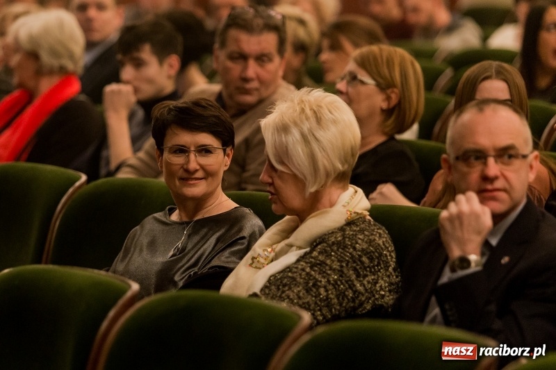 Zdjęcie w galerii na portalu naszraciborz.pl: Anna Wyszkoni gwiazdą koncertu na zakończenie obchodów 800-lecia Raciborza  wiadomości z regionu