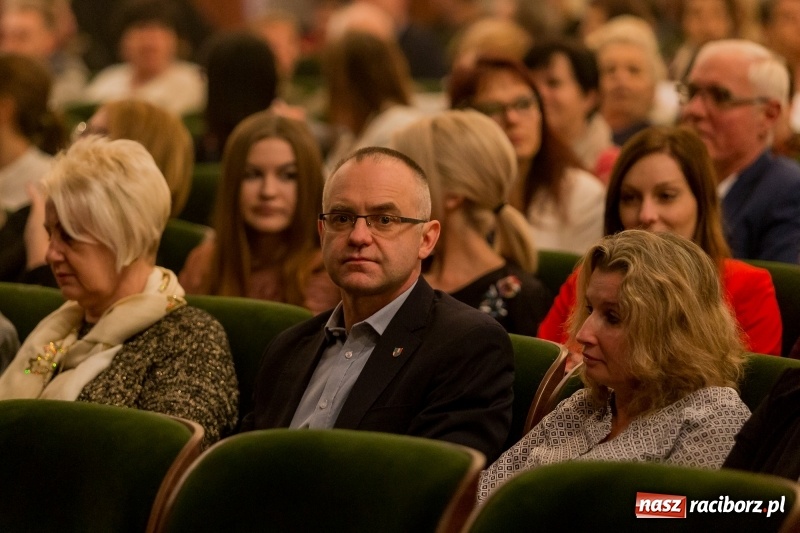 Zdjęcie w galerii na portalu naszraciborz.pl: Anna Wyszkoni gwiazdą koncertu na zakończenie obchodów 800-lecia Raciborza  wiadomości z regionu