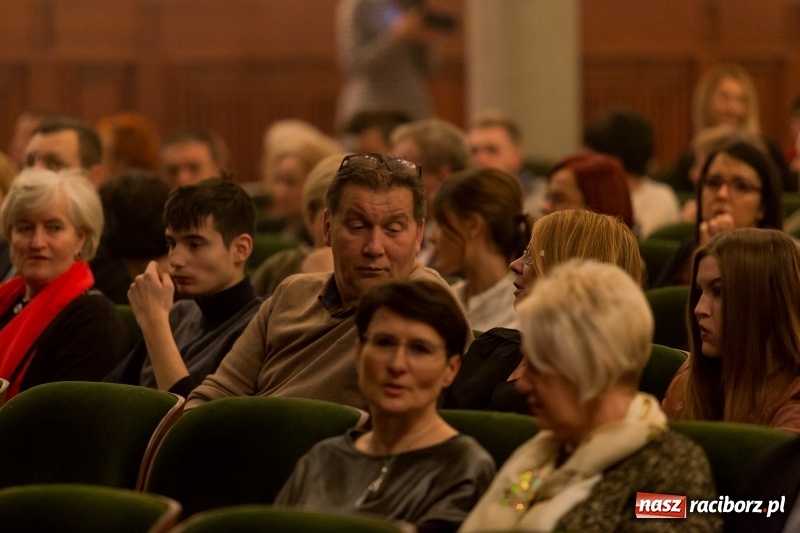 Zdjęcie w galerii na portalu naszraciborz.pl: Anna Wyszkoni gwiazdą koncertu na zakończenie obchodów 800-lecia Raciborza  wiadomości z regionu
