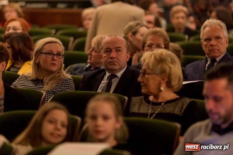 Zdjęcie w galerii na portalu naszraciborz.pl: Anna Wyszkoni gwiazdą koncertu na zakończenie obchodów 800-lecia Raciborza  wiadomości z regionu