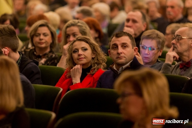 Zdjęcie w galerii na portalu naszraciborz.pl: Anna Wyszkoni gwiazdą koncertu na zakończenie obchodów 800-lecia Raciborza  wiadomości z regionu