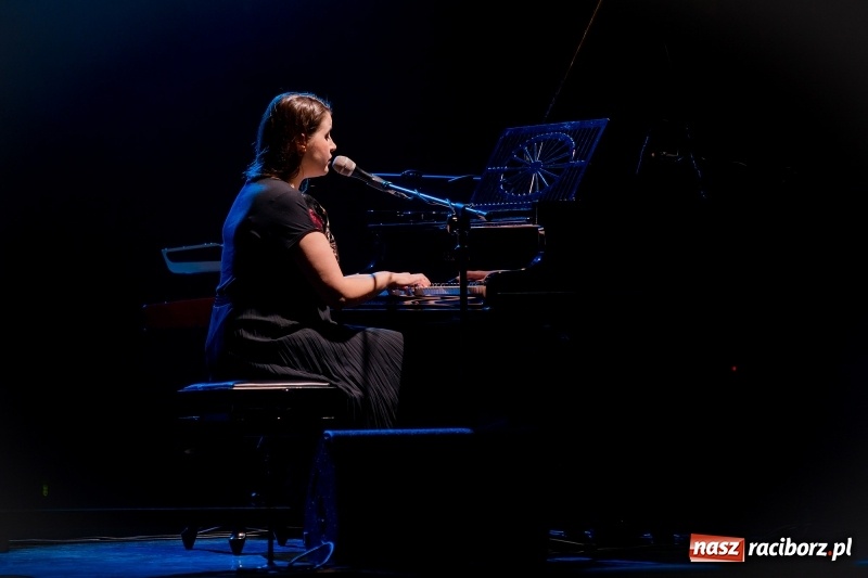 Zdjęcie w galerii na portalu naszraciborz.pl: Anna Wyszkoni gwiazdą koncertu na zakończenie obchodów 800-lecia Raciborza  wiadomości z regionu