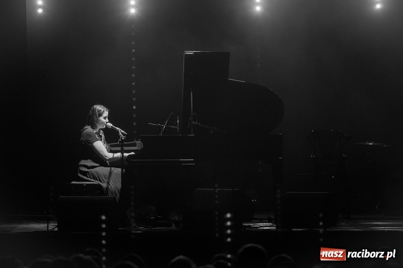 Zdjęcie w galerii na portalu naszraciborz.pl: Anna Wyszkoni gwiazdą koncertu na zakończenie obchodów 800-lecia Raciborza  wiadomości z regionu