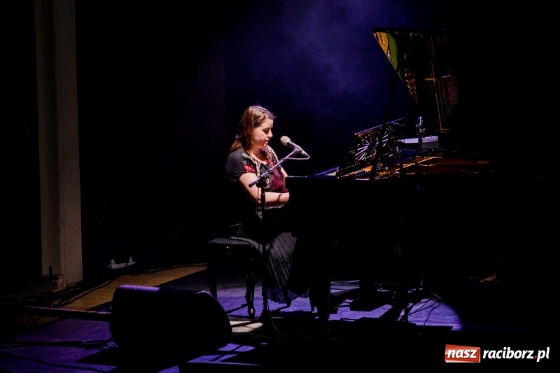 Zdjęcie w galerii na portalu naszraciborz.pl: Anna Wyszkoni gwiazdą koncertu na zakończenie obchodów 800-lecia Raciborza  wiadomości z regionu