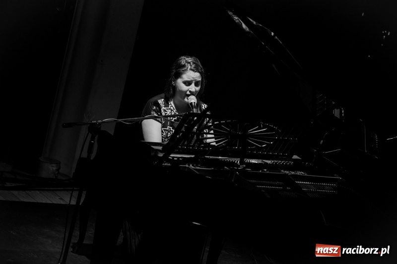 Zdjęcie w galerii na portalu naszraciborz.pl: Anna Wyszkoni gwiazdą koncertu na zakończenie obchodów 800-lecia Raciborza  wiadomości z regionu