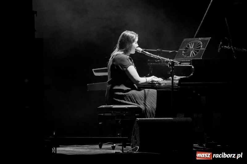 Zdjęcie w galerii na portalu naszraciborz.pl: Anna Wyszkoni gwiazdą koncertu na zakończenie obchodów 800-lecia Raciborza  wiadomości z regionu