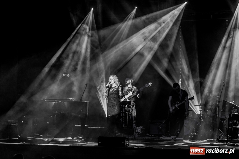 Zdjęcie w galerii na portalu naszraciborz.pl: Anna Wyszkoni gwiazdą koncertu na zakończenie obchodów 800-lecia Raciborza  wiadomości z regionu