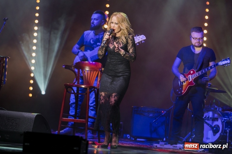 Zdjęcie w galerii na portalu naszraciborz.pl: Anna Wyszkoni gwiazdą koncertu na zakończenie obchodów 800-lecia Raciborza  wiadomości z regionu