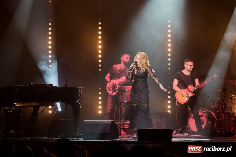 Zdjęcie w galerii na portalu naszraciborz.pl: Anna Wyszkoni gwiazdą koncertu na zakończenie obchodów 800-lecia Raciborza  wiadomości z regionu