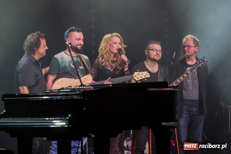 Zdjęcie w galerii na portalu naszraciborz.pl: Anna Wyszkoni gwiazdą koncertu na zakończenie obchodów 800-lecia Raciborza  wiadomości z regionu