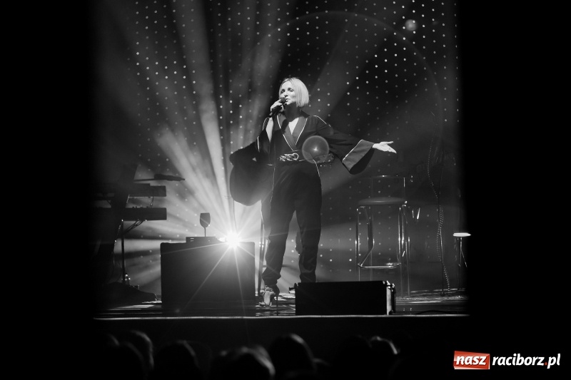 Zdjęcie w galerii na portalu naszraciborz.pl: Anna Wyszkoni gwiazdą koncertu na zakończenie obchodów 800-lecia Raciborza  wiadomości z regionu