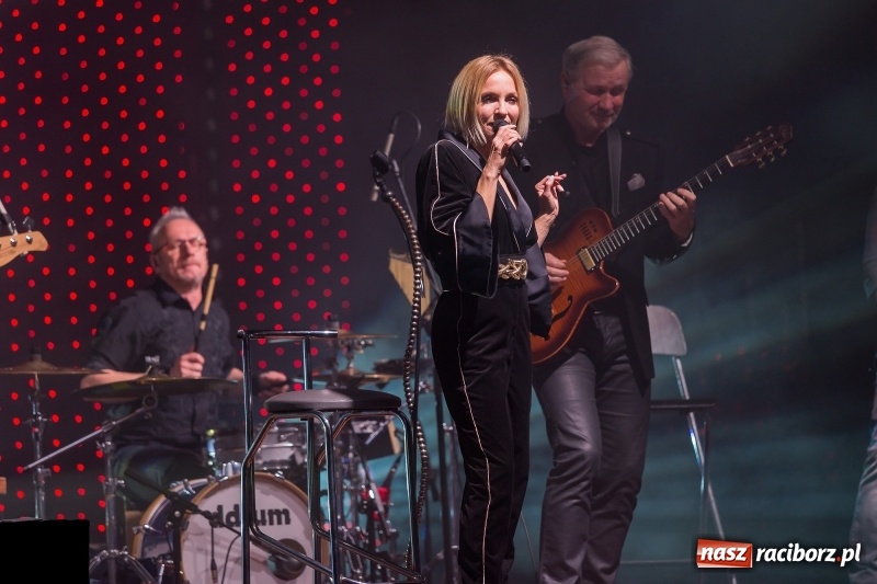Zdjęcie w galerii na portalu naszraciborz.pl: Anna Wyszkoni gwiazdą koncertu na zakończenie obchodów 800-lecia Raciborza  wiadomości z regionu
