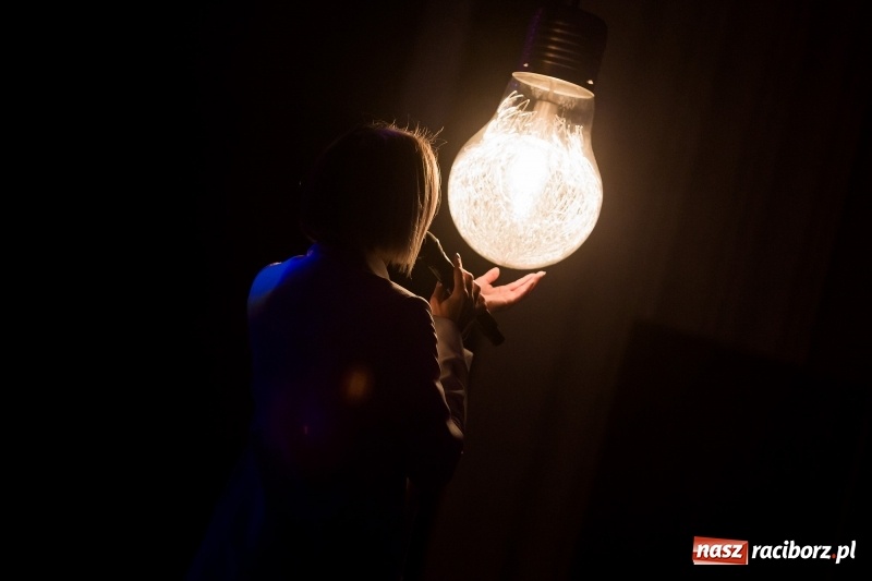 Zdjęcie w galerii na portalu naszraciborz.pl: Anna Wyszkoni gwiazdą koncertu na zakończenie obchodów 800-lecia Raciborza  wiadomości z regionu