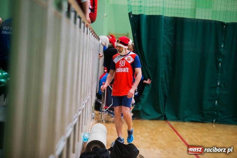 Zdjęcie w galerii na portalu naszraciborz.pl: I Raciborski Nocny Turniej Mikołajkowy w Piłce Siatkowej wiadomości z regionu