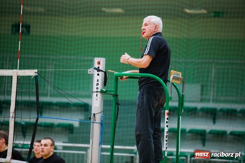 Zdjęcie w galerii na portalu naszraciborz.pl: I Raciborski Nocny Turniej Mikołajkowy w Piłce Siatkowej wiadomości z regionu