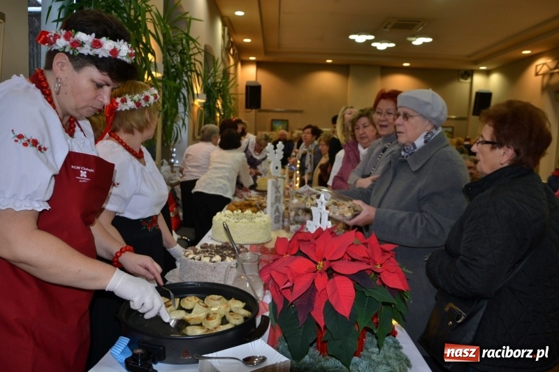 Zdjęcie w galerii na portalu naszraciborz.pl: Coraz bliżej święta, czyli doroczny kiermasz wypieków i ozdób w Tworkowie wiadomości z regionu