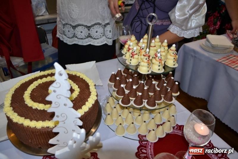 Zdjęcie w galerii na portalu naszraciborz.pl: Coraz bliżej święta, czyli doroczny kiermasz wypieków i ozdób w Tworkowie wiadomości z regionu