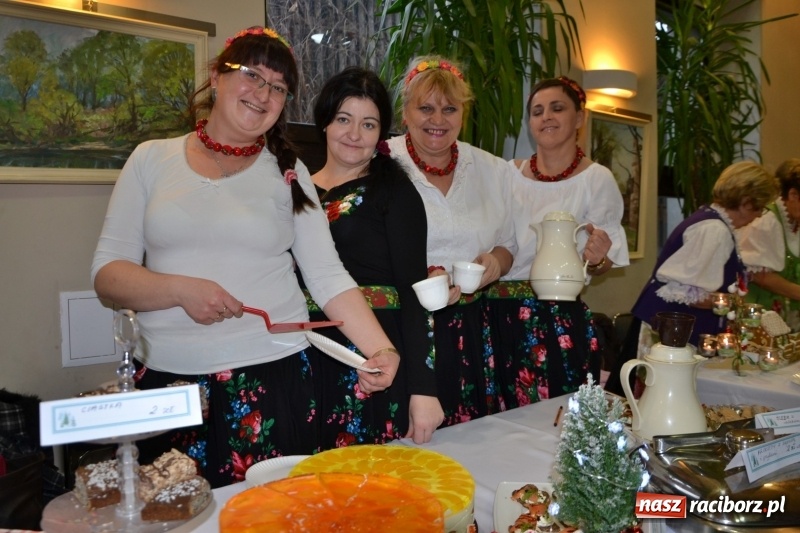 Zdjęcie w galerii na portalu naszraciborz.pl: Coraz bliżej święta, czyli doroczny kiermasz wypieków i ozdób w Tworkowie wiadomości z regionu