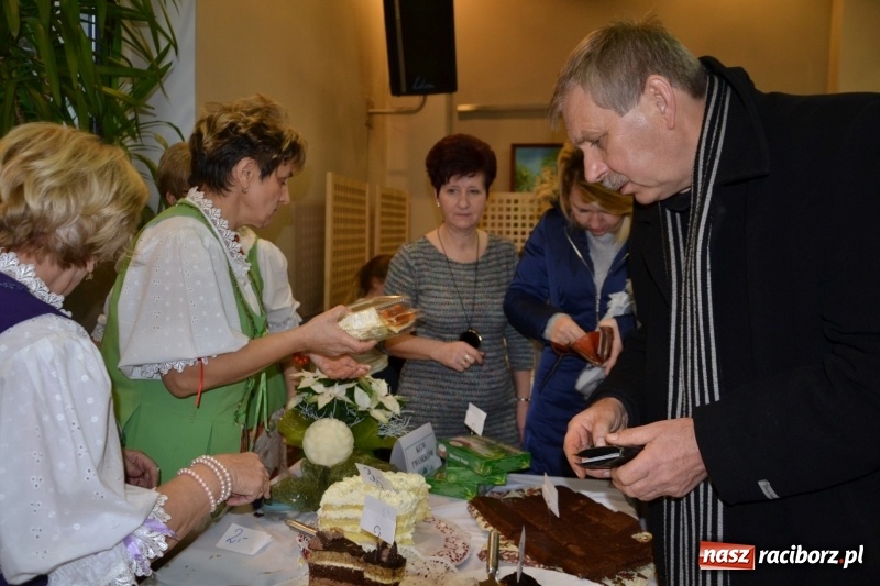 Zdjęcie w galerii na portalu naszraciborz.pl: Coraz bliżej święta, czyli doroczny kiermasz wypieków i ozdób w Tworkowie wiadomości z regionu