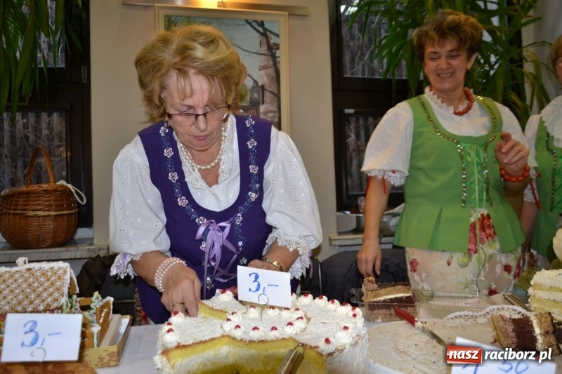 Zdjęcie w galerii na portalu naszraciborz.pl: Coraz bliżej święta, czyli doroczny kiermasz wypieków i ozdób w Tworkowie wiadomości z regionu
