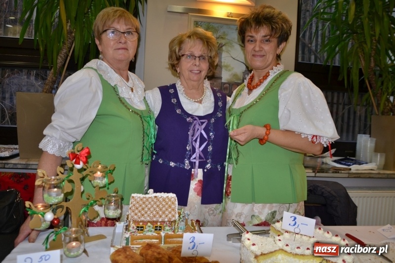 Zdjęcie w galerii na portalu naszraciborz.pl: Coraz bliżej święta, czyli doroczny kiermasz wypieków i ozdób w Tworkowie wiadomości z regionu