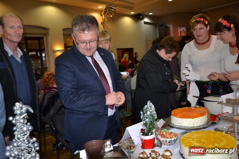 Zdjęcie w galerii na portalu naszraciborz.pl: Coraz bliżej święta, czyli doroczny kiermasz wypieków i ozdób w Tworkowie wiadomości z regionu