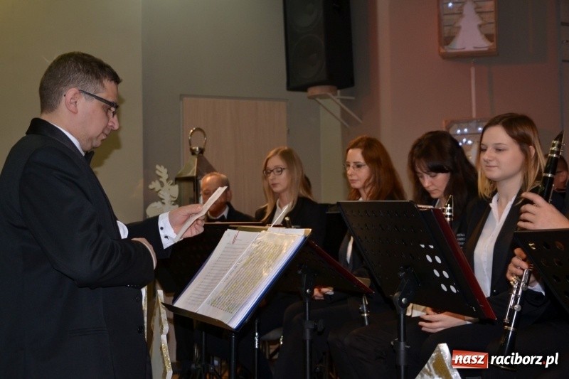 Zdjęcie w galerii na portalu naszraciborz.pl: Coraz bliżej święta, czyli doroczny kiermasz wypieków i ozdób w Tworkowie wiadomości z regionu