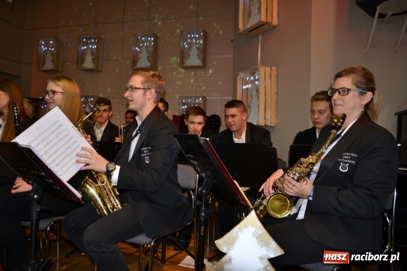 Zdjęcie w galerii na portalu naszraciborz.pl: Coraz bliżej święta, czyli doroczny kiermasz wypieków i ozdób w Tworkowie wiadomości z regionu