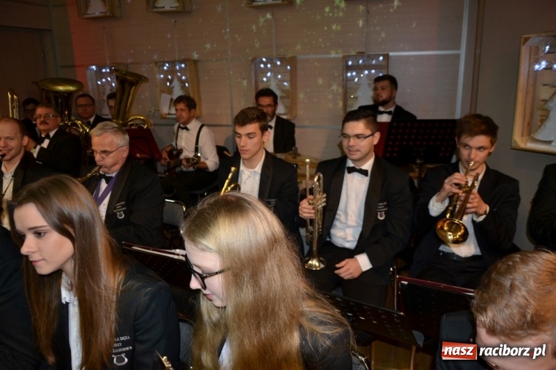 Zdjęcie w galerii na portalu naszraciborz.pl: Coraz bliżej święta, czyli doroczny kiermasz wypieków i ozdób w Tworkowie wiadomości z regionu