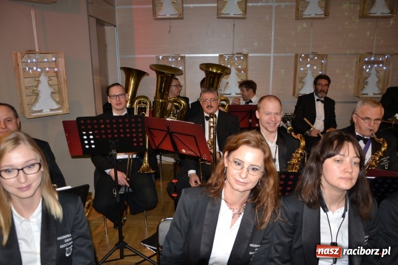 Zdjęcie w galerii na portalu naszraciborz.pl: Coraz bliżej święta, czyli doroczny kiermasz wypieków i ozdób w Tworkowie wiadomości z regionu