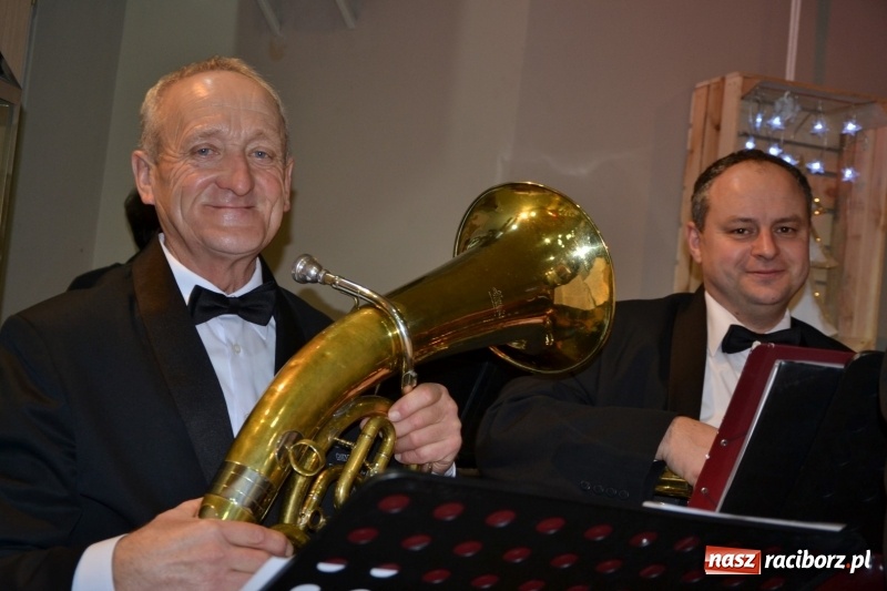 Zdjęcie w galerii na portalu naszraciborz.pl: Coraz bliżej święta, czyli doroczny kiermasz wypieków i ozdób w Tworkowie wiadomości z regionu